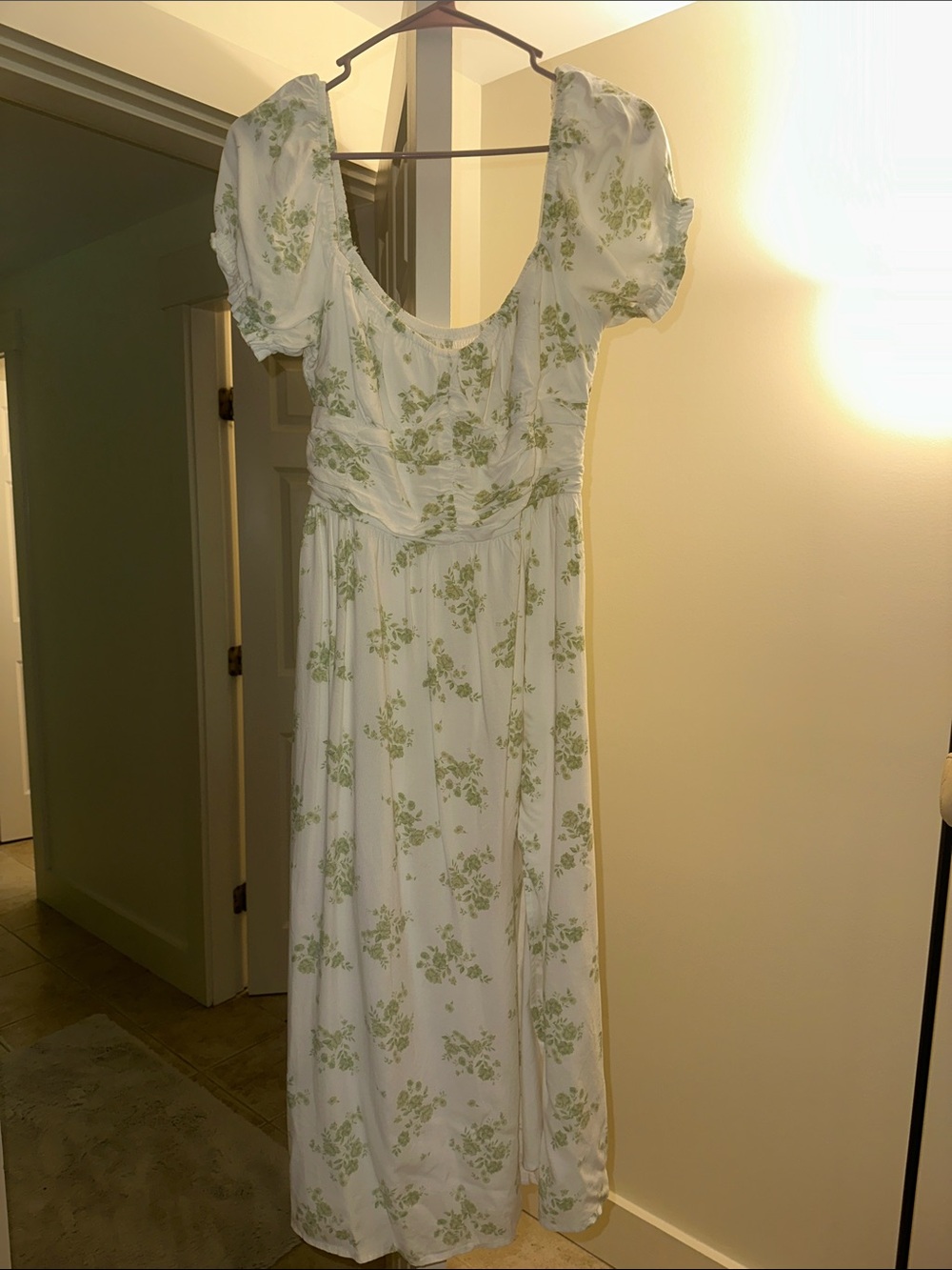 Hollister White Dress with Green Floral Print and Puff Sleeves in medium short